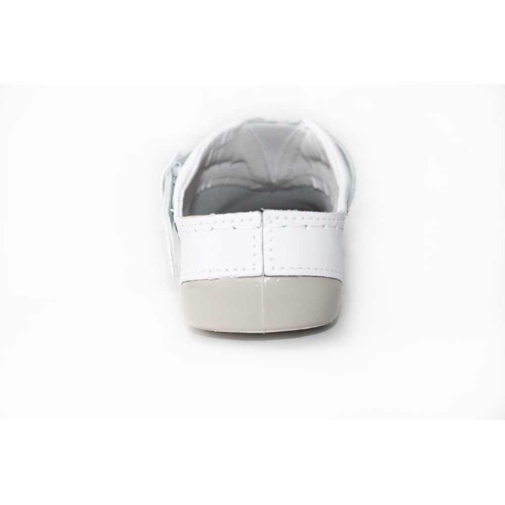 Сабо женские из натуральной кожи в белом цвете с ремешком и стелькой из нубука