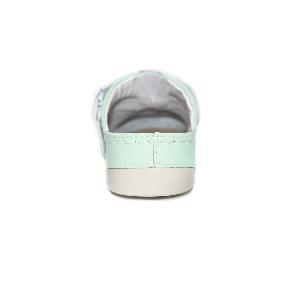 Сабо женские из натуральной кожи в бело-зелёном цвете с ремешком и стелькой из нубука