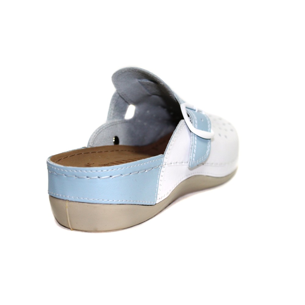 Сабо женские из натуральной кожи в бело-голубом цвете с крупной перфорацией