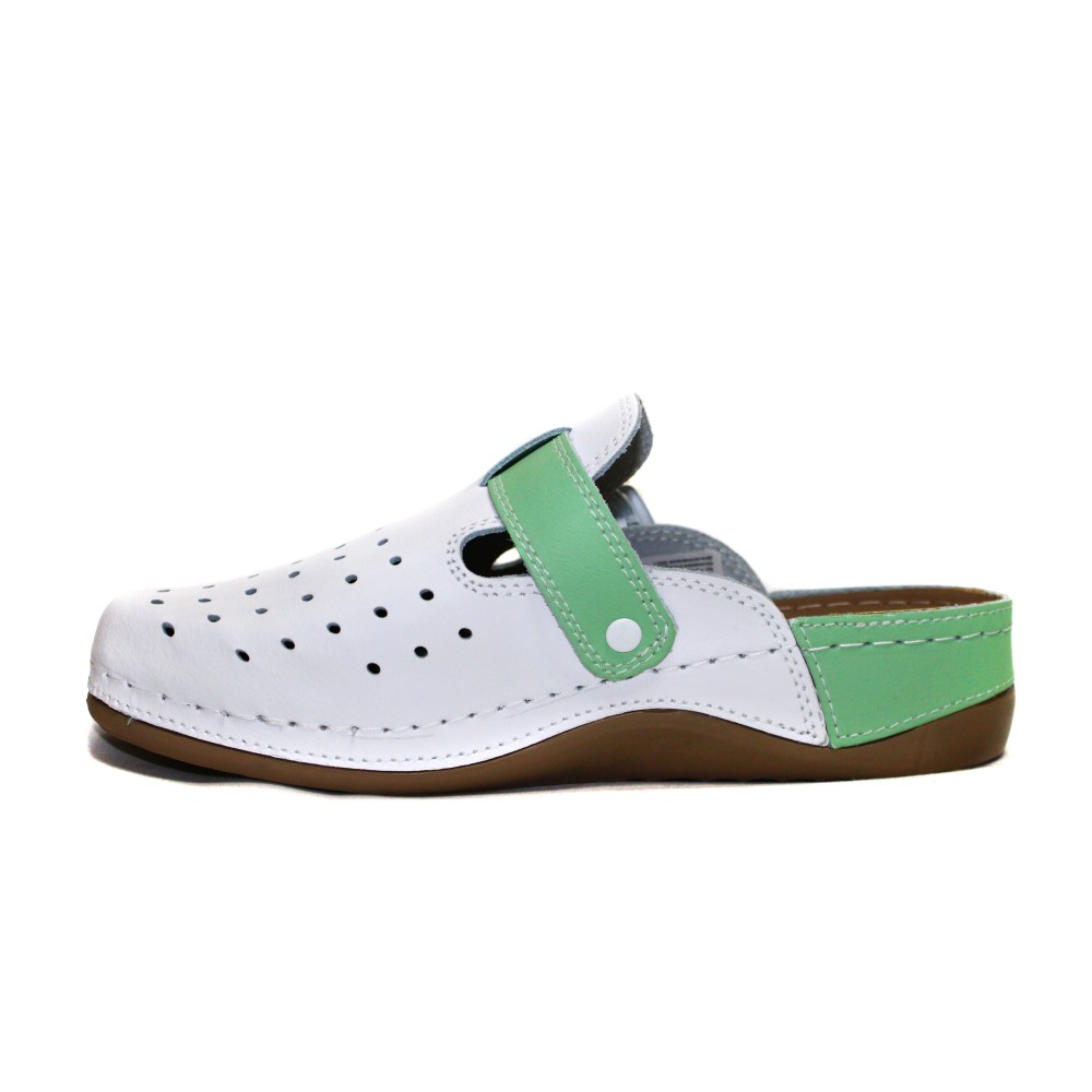 Сабо женские из натуральной кожи в бело-зеленом цвете с крупной перфорацией
