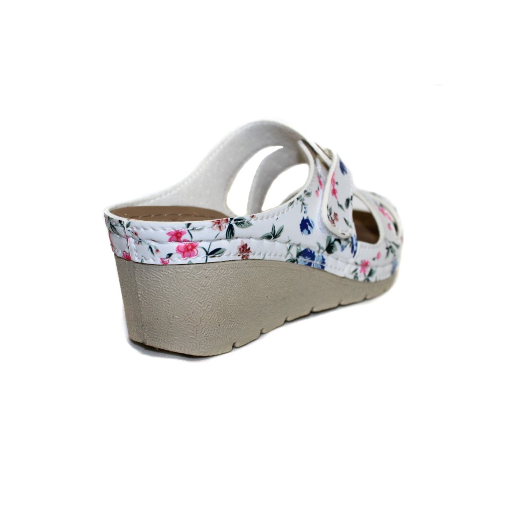 Сабо женские на каждый день из искуссвенного нубука на ремешке с открытым носом и принтом