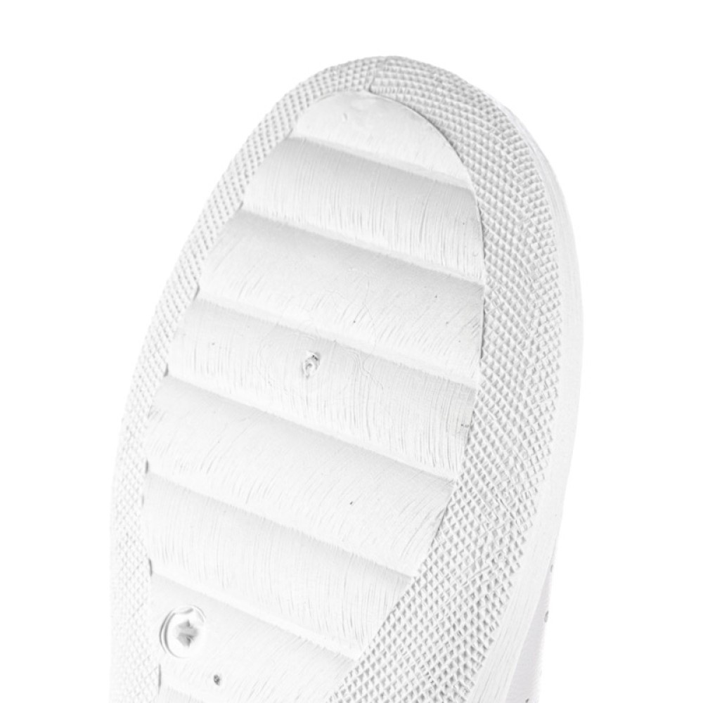 Сабо женские из искусственной кожи с ремешком и узорной перфорацией цвет белый