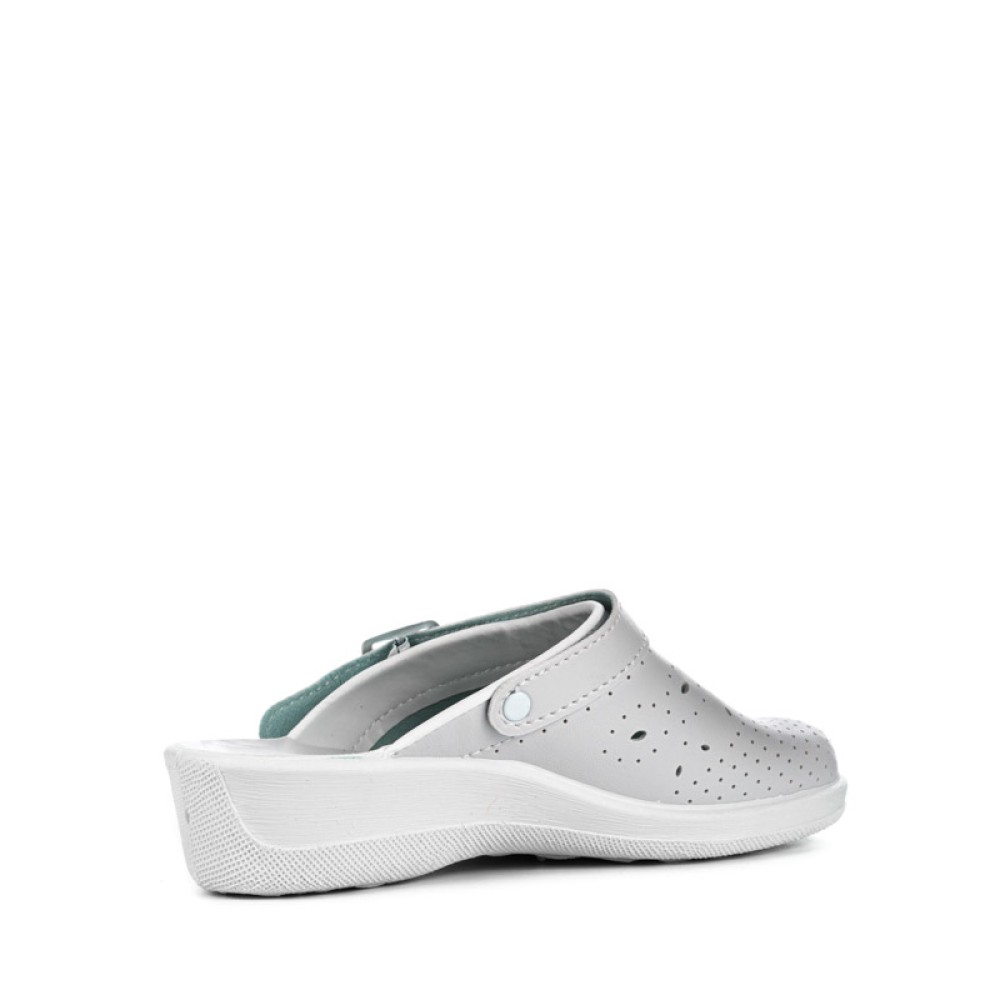 Сабо женские из искусственной кожи с ремешком и узорной перфорацией цвет белый