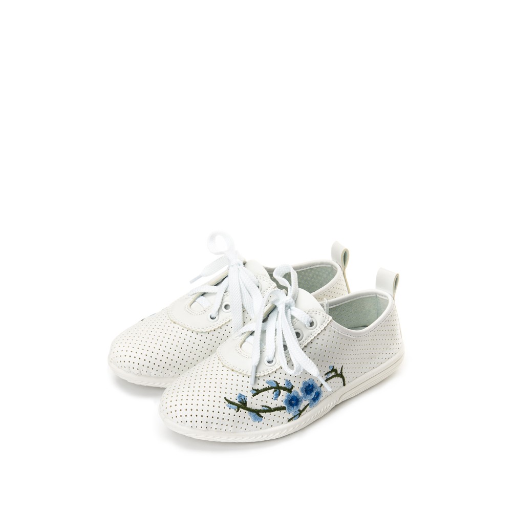 Туфли женские на шнурках из искусственной кожи с вышивкой на ПВХ подошве цвет белый