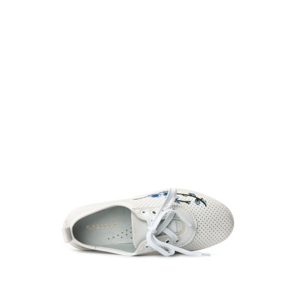 Туфли женские на шнурках из искусственной кожи с вышивкой на ПВХ подошве цвет белый