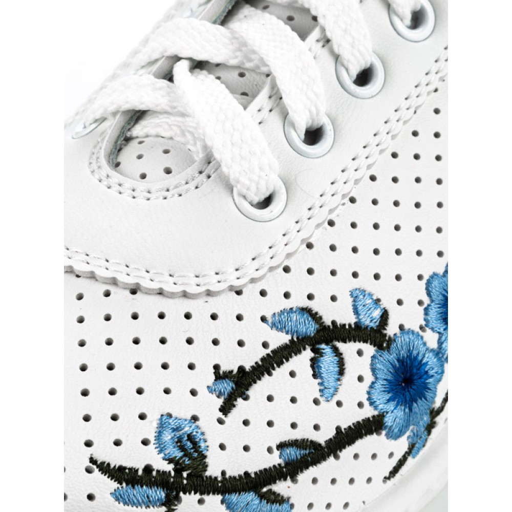 Туфли женские на шнурках из искусственной кожи с вышивкой на ПВХ подошве цвет белый