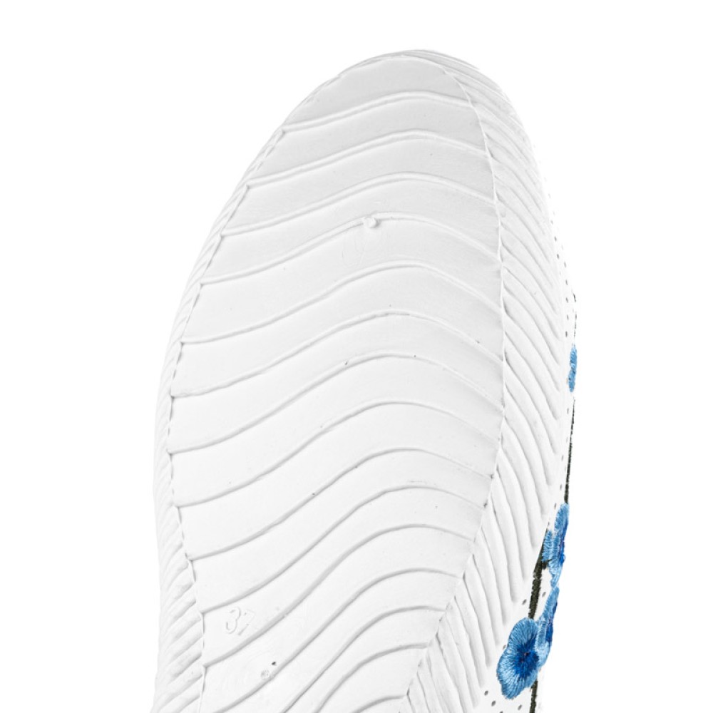 Туфли женские на шнурках из искусственной кожи с вышивкой на ПВХ подошве цвет белый