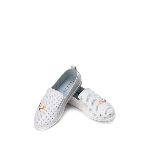 Туфли женские из искусственной кожи с вышивкой на ПВХ подошве цвет белый
