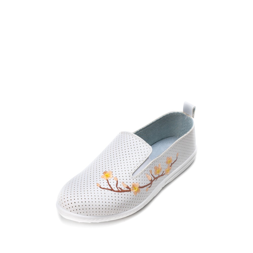 Туфли женские из искусственной кожи с вышивкой на ПВХ подошве цвет белый