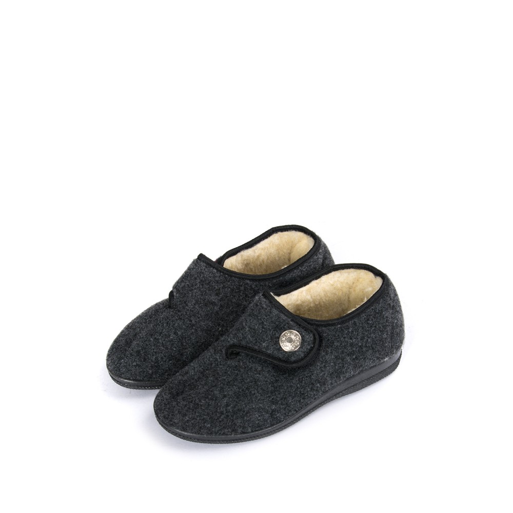 Тапки женские с закрытой пяткой из сукна цвет чёрный