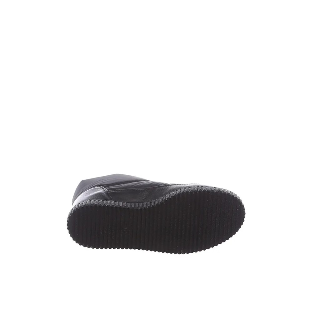 Дутики женские короткие с мехом из водонепроницаемого материала цвет чёрный